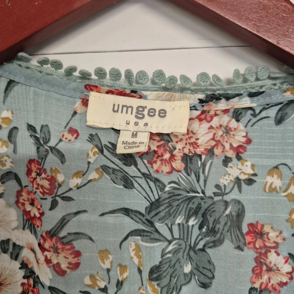 Umgee Woman's Floral Sage Kimono with Lace Detail - Picture 4 of 7